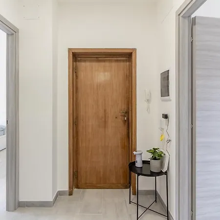 Halloggio Economy 4p No Elevator Гостевой дом