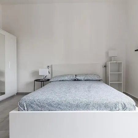 Halloggio Economy 4p No Elevator Guest house *