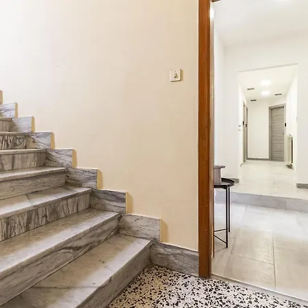 Halloggio Economy 4p No Elevator Sassari