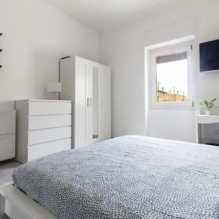Halloggio Economy 4p No Elevator Гостевой дом