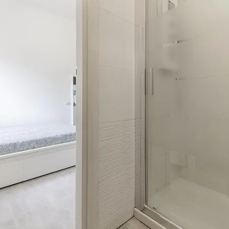Halloggio Economy 4p No Elevator Гостевой дом