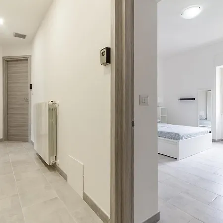 Halloggio Economy 4p No Elevator Гостевой дом 3*