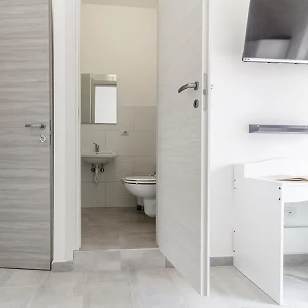 Halloggio Economy 4p No Elevator Guest house Sassari