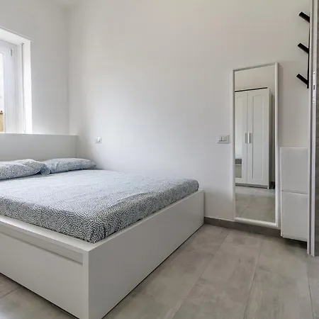 Halloggio Economy 4p No Elevator Гостевой дом 3*